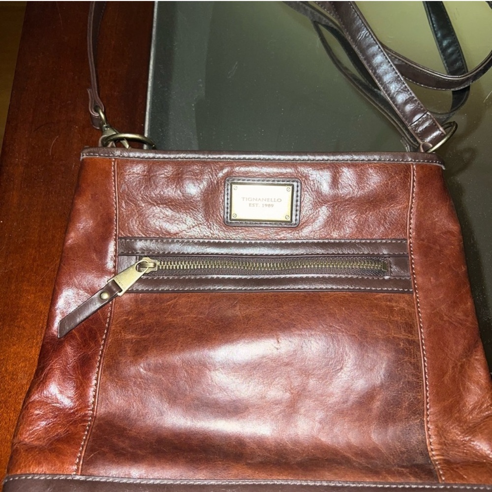 Tignanello - EUC Two-toned leather crossbody purse - perfect for fall!